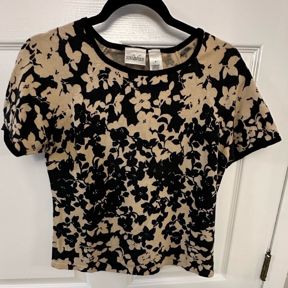 Villager by liz Claiborne Short sleeve sweater size medium black and tan